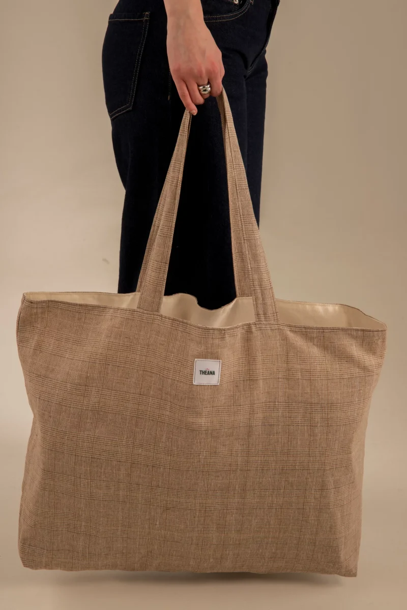 Tote-Bag-THEANA-Tartan-Shade-taille-XL-packshot-copie-scaled-1.webp Tote Bag THEANA XL – Tartan Shade